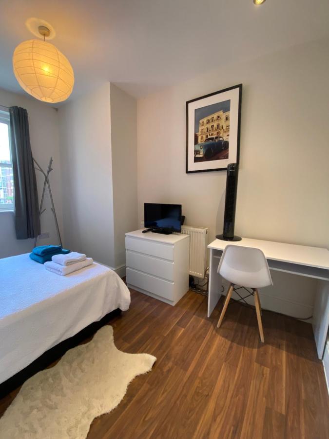 Notting Hill Next Door Bedroom In The Share Flat London Exterior foto