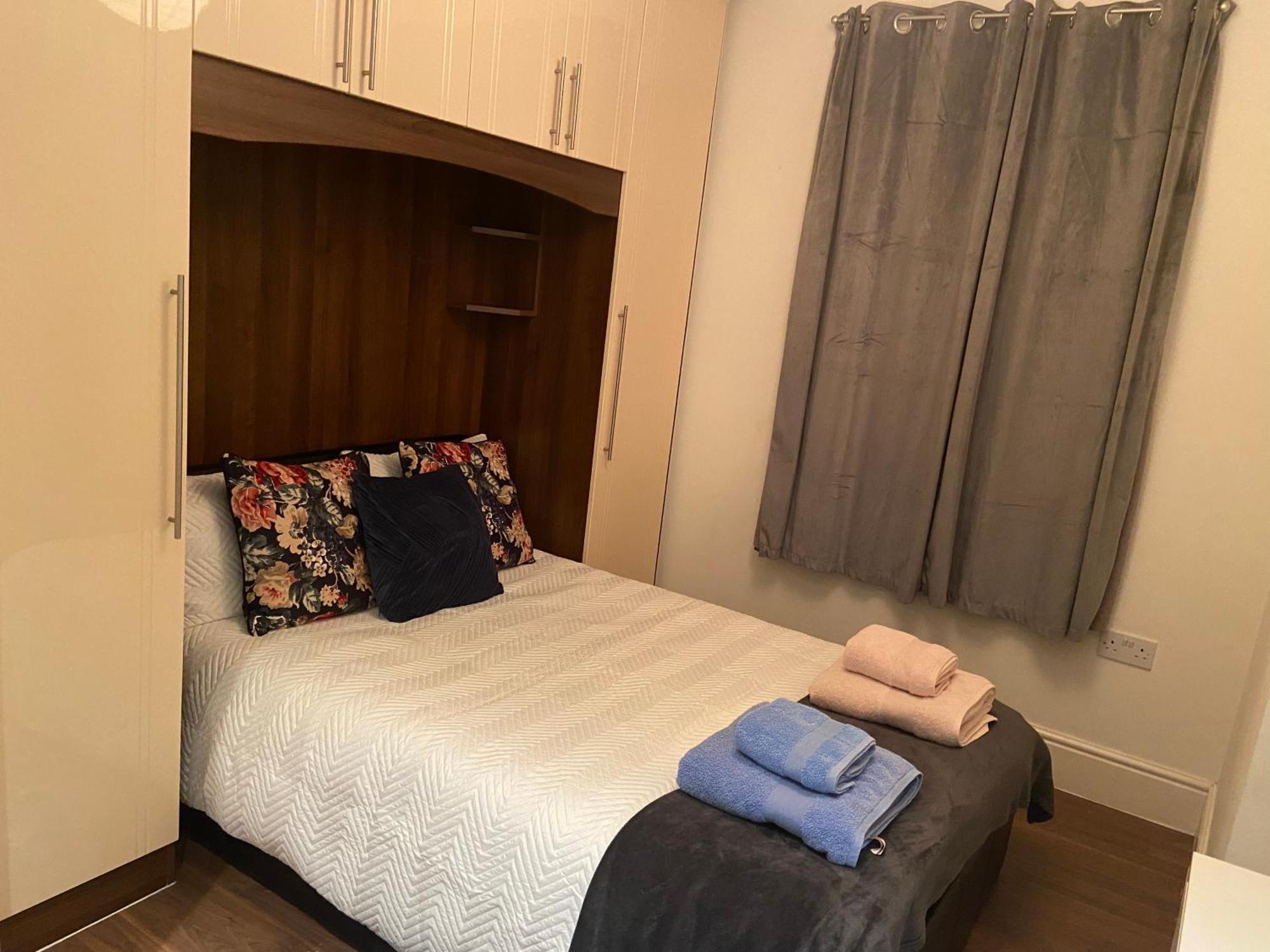 Notting Hill Next Door Bedroom In The Share Flat London Exterior foto
